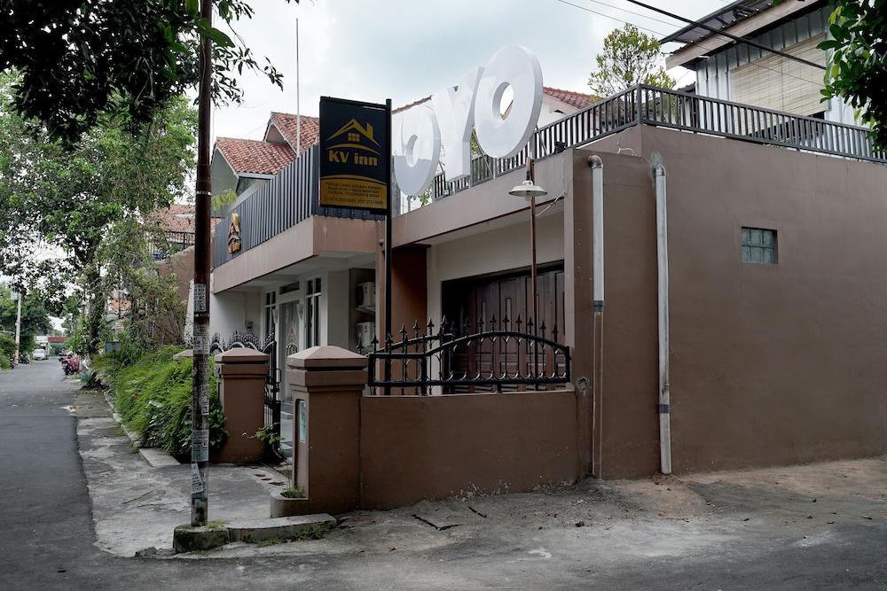 Koolkost Near Stadion Maguwoharjo Salakan Buitenkant foto